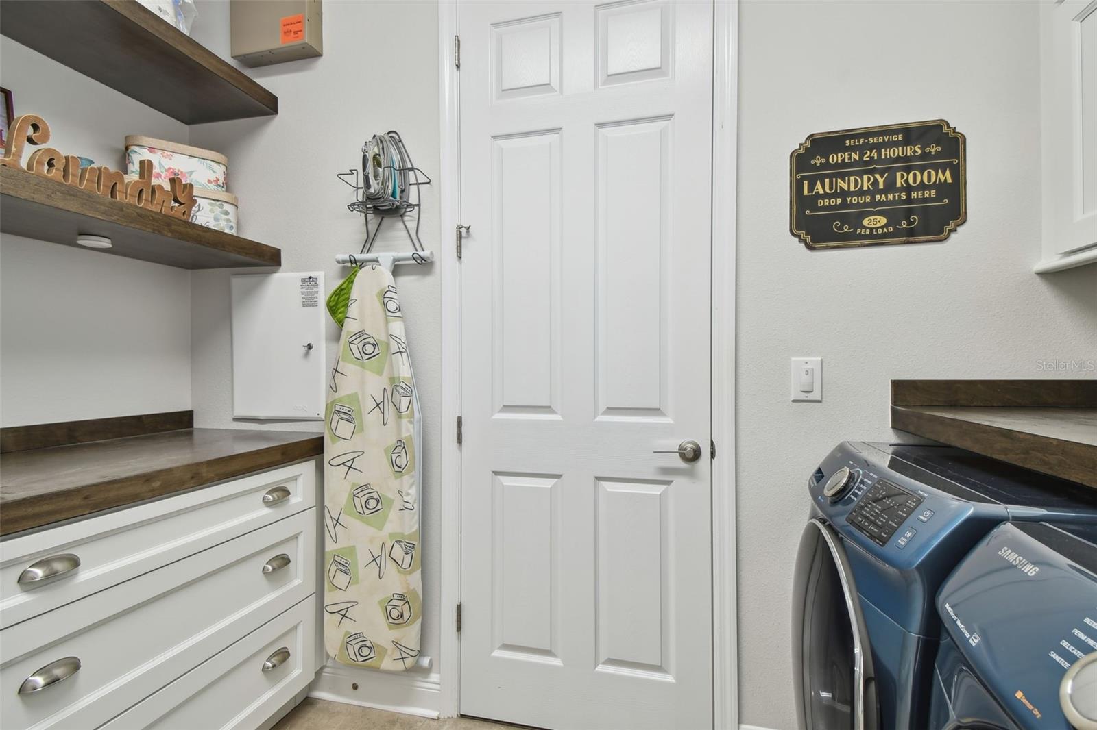 Listing photo id 46 for 4918 Lakeshore Oaks Court