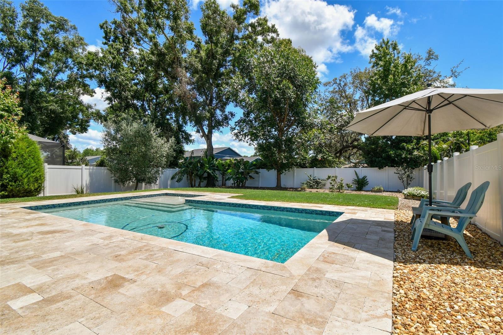 Listing photo id 47 for 4918 Lakeshore Oaks Court