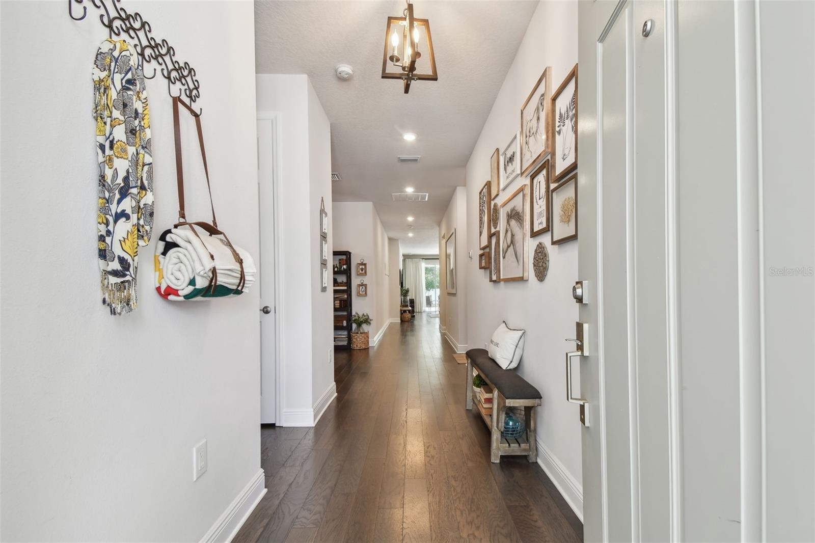 Listing photo id 3 for 4918 Lakeshore Oaks Court
