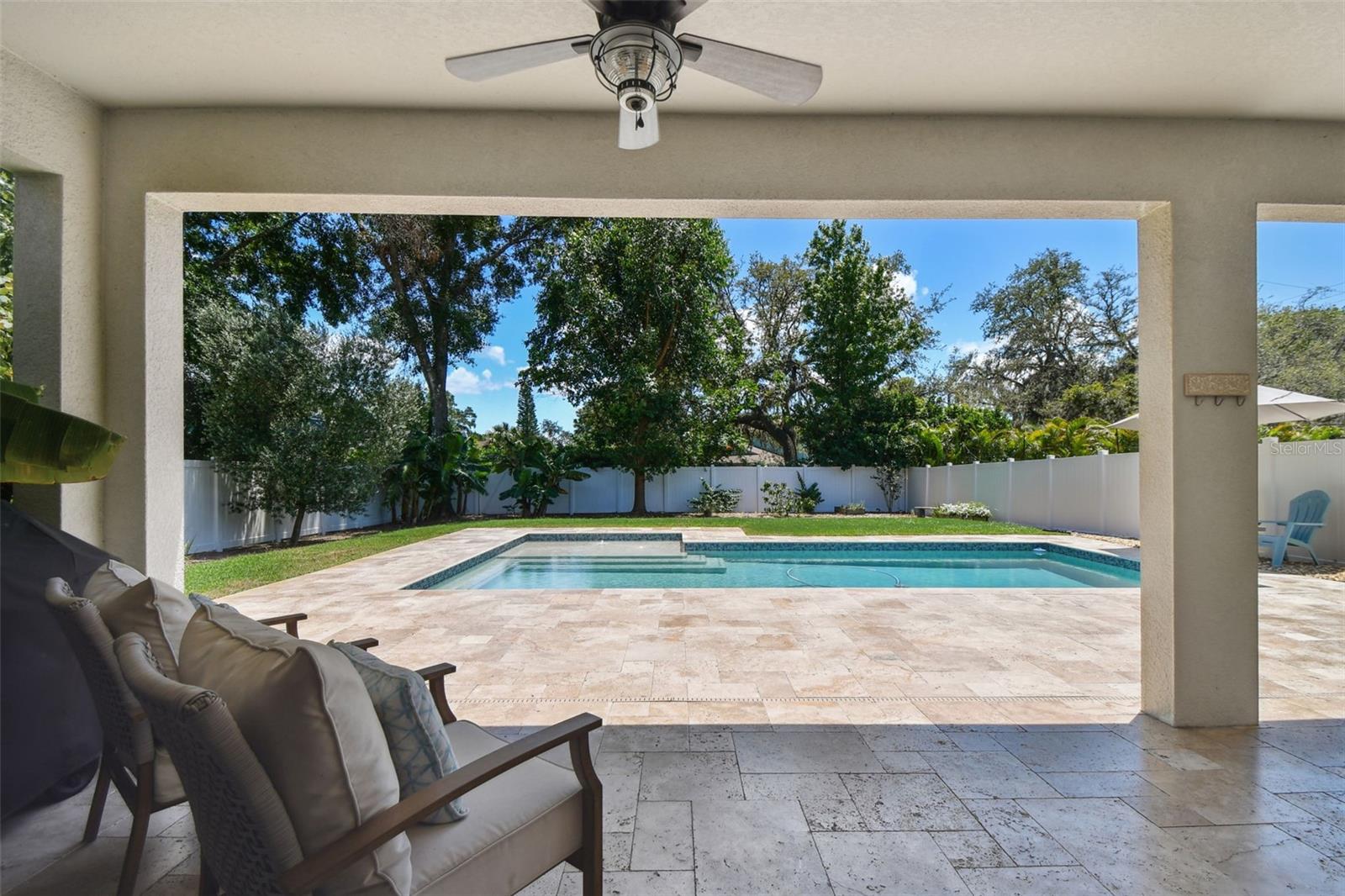 Listing photo id 48 for 4918 Lakeshore Oaks Court
