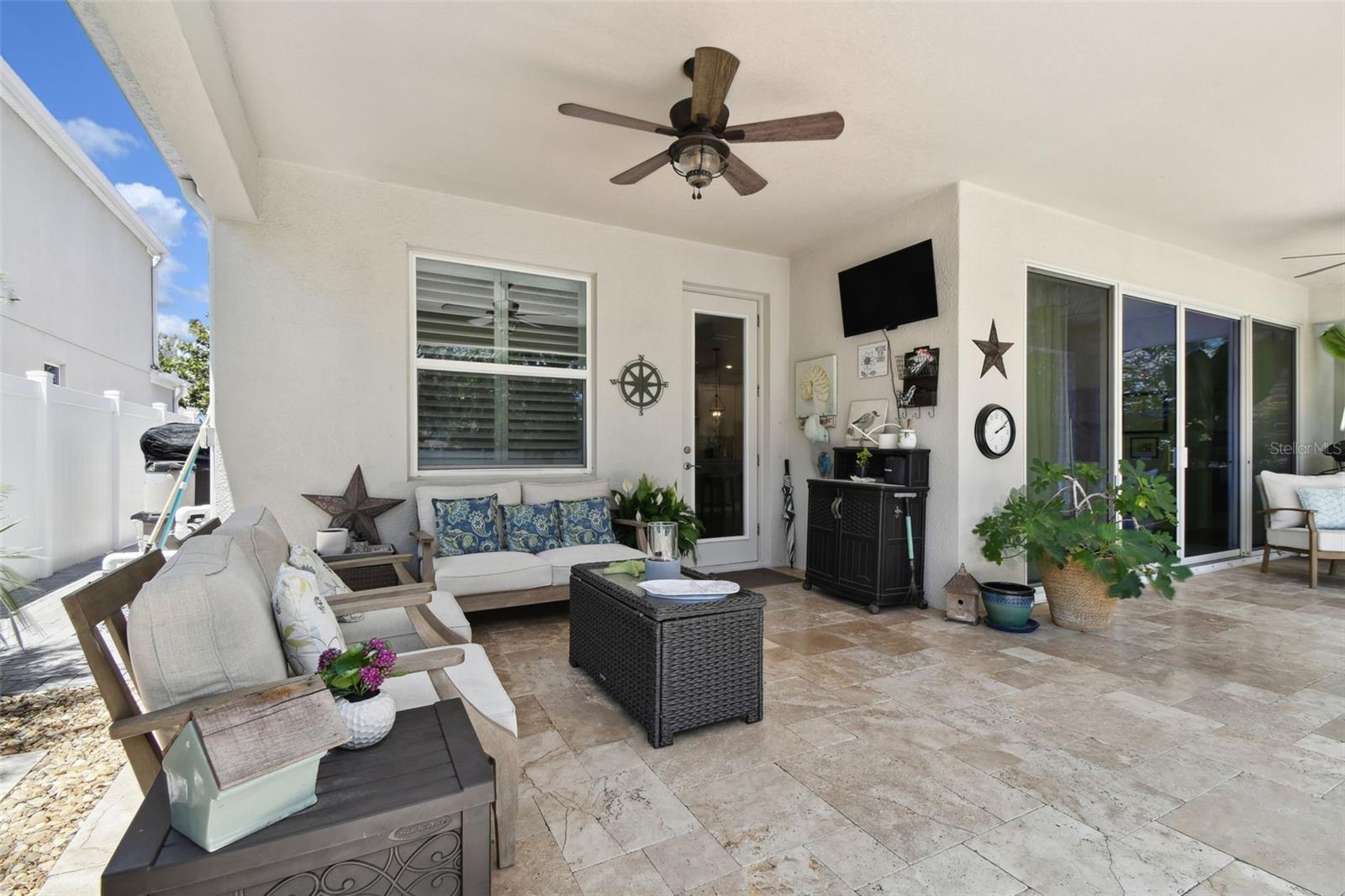 Listing photo id 51 for 4918 Lakeshore Oaks Court