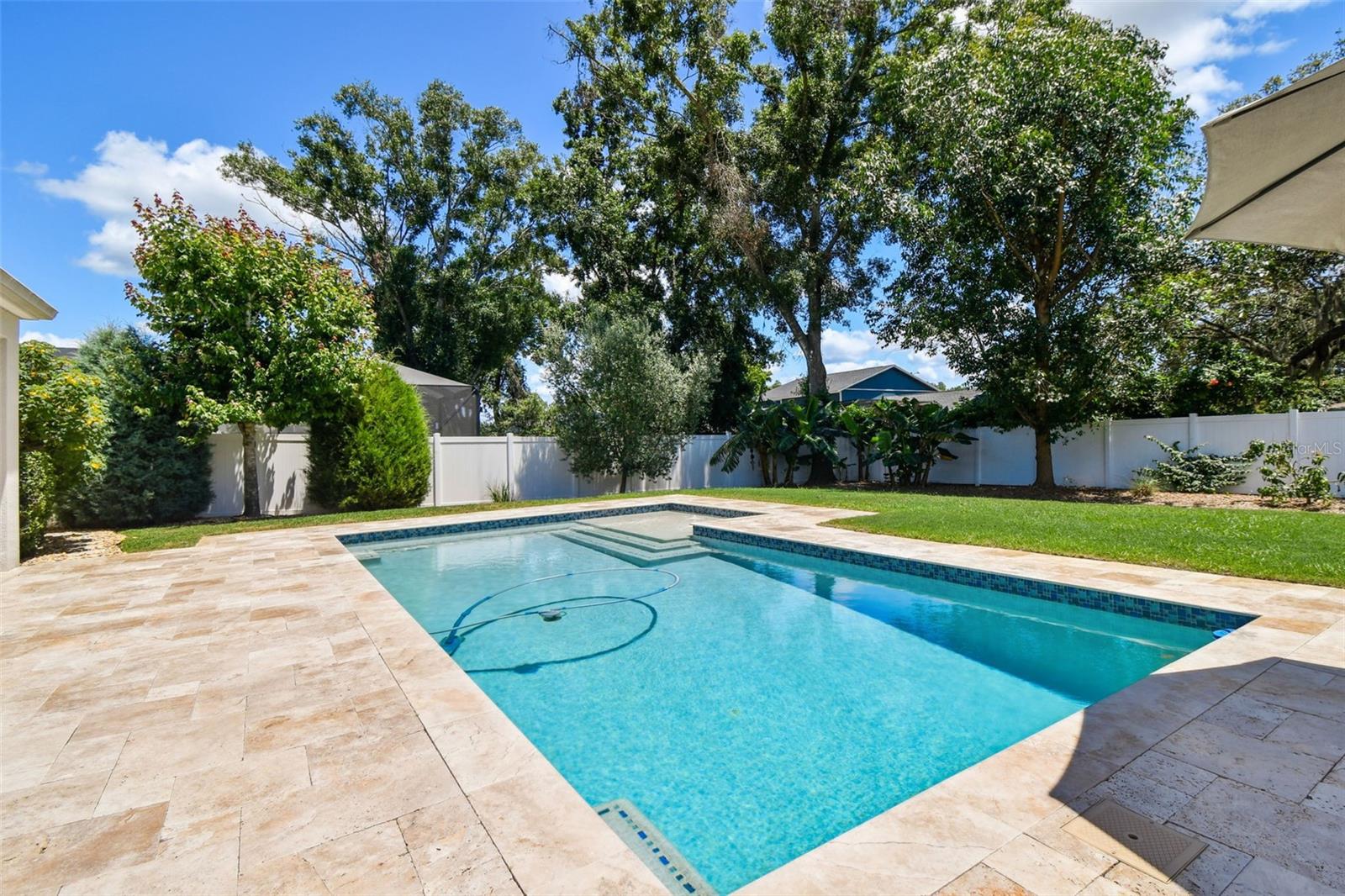 Listing photo id 53 for 4918 Lakeshore Oaks Court