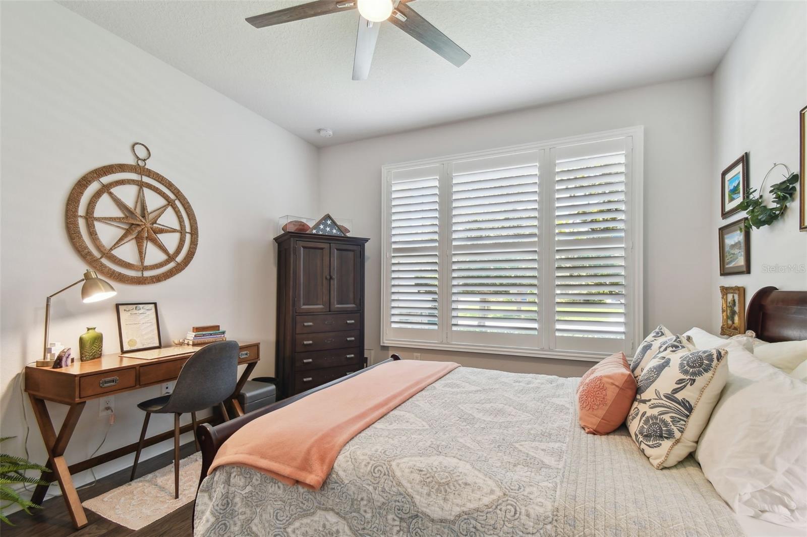 Listing photo id 6 for 4918 Lakeshore Oaks Court