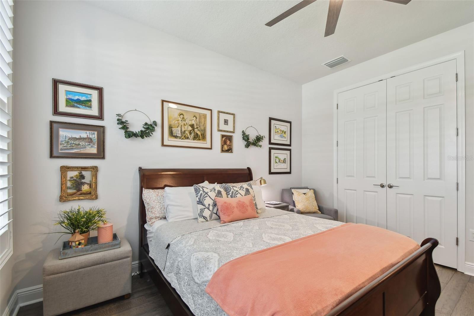 Listing photo id 7 for 4918 Lakeshore Oaks Court