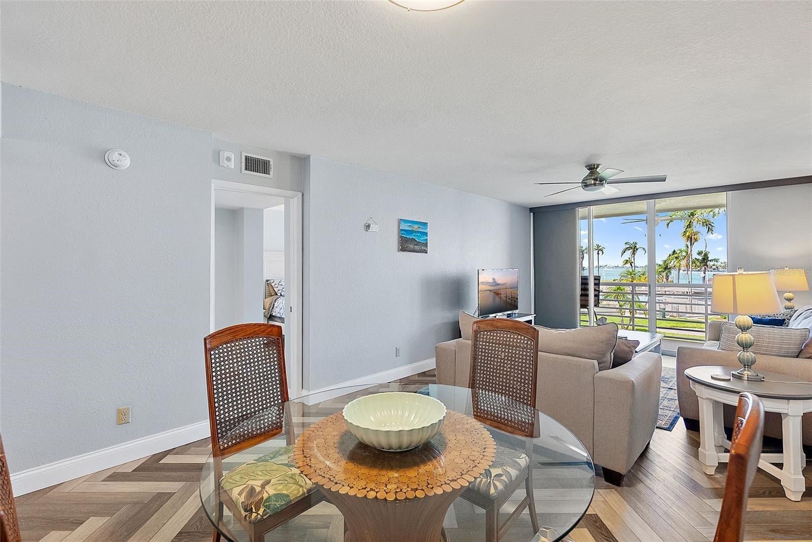Listing photo id 8 for 6021 Bahia Del Mar Circle 239