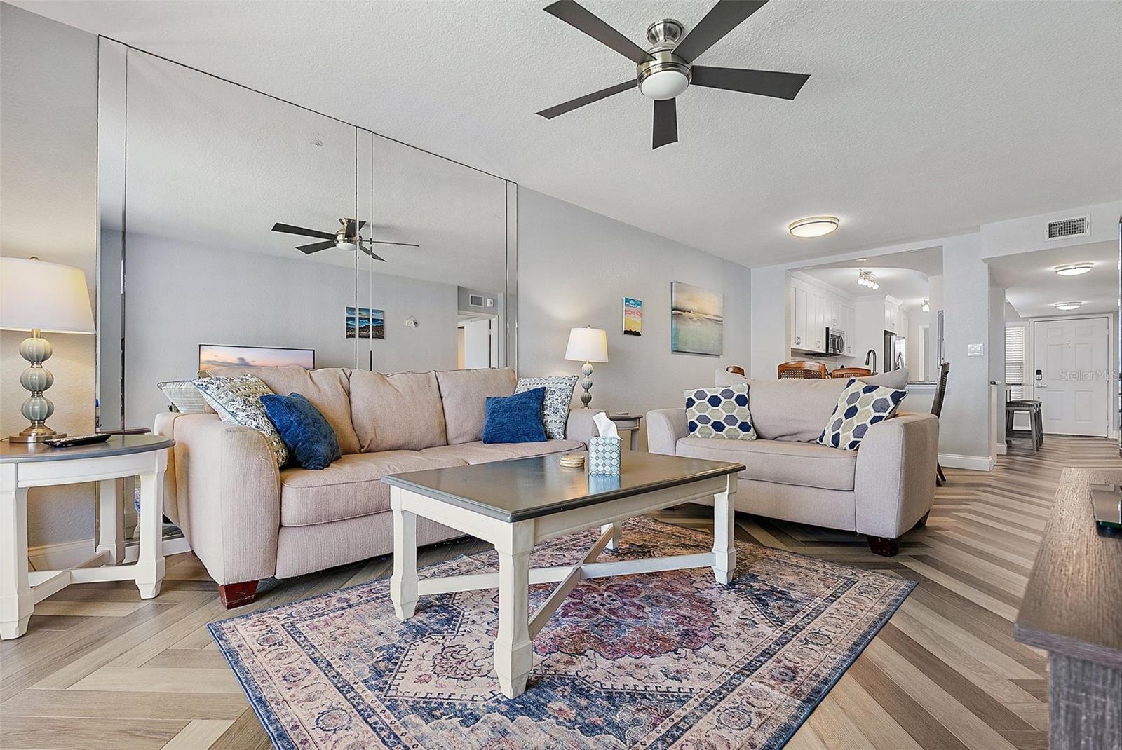 Listing photo id 11 for 6021 Bahia Del Mar Circle 239