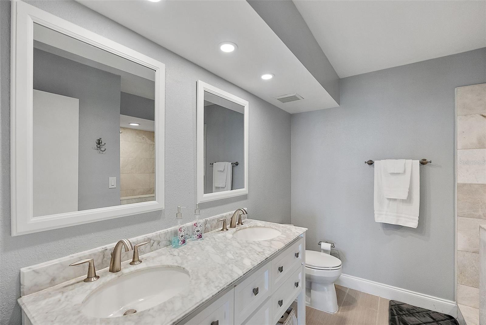 Listing photo id 15 for 6021 Bahia Del Mar Circle 239