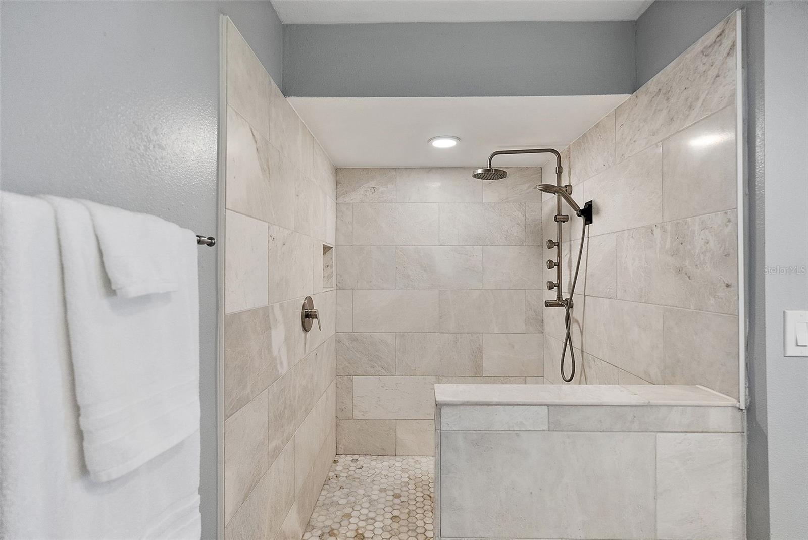 Listing photo id 16 for 6021 Bahia Del Mar Circle 239