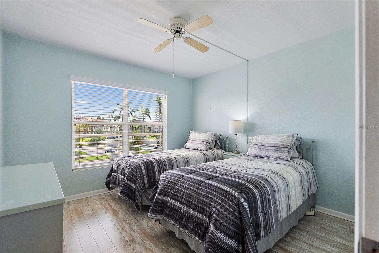 Listing photo id 17 for 6021 Bahia Del Mar Circle 239