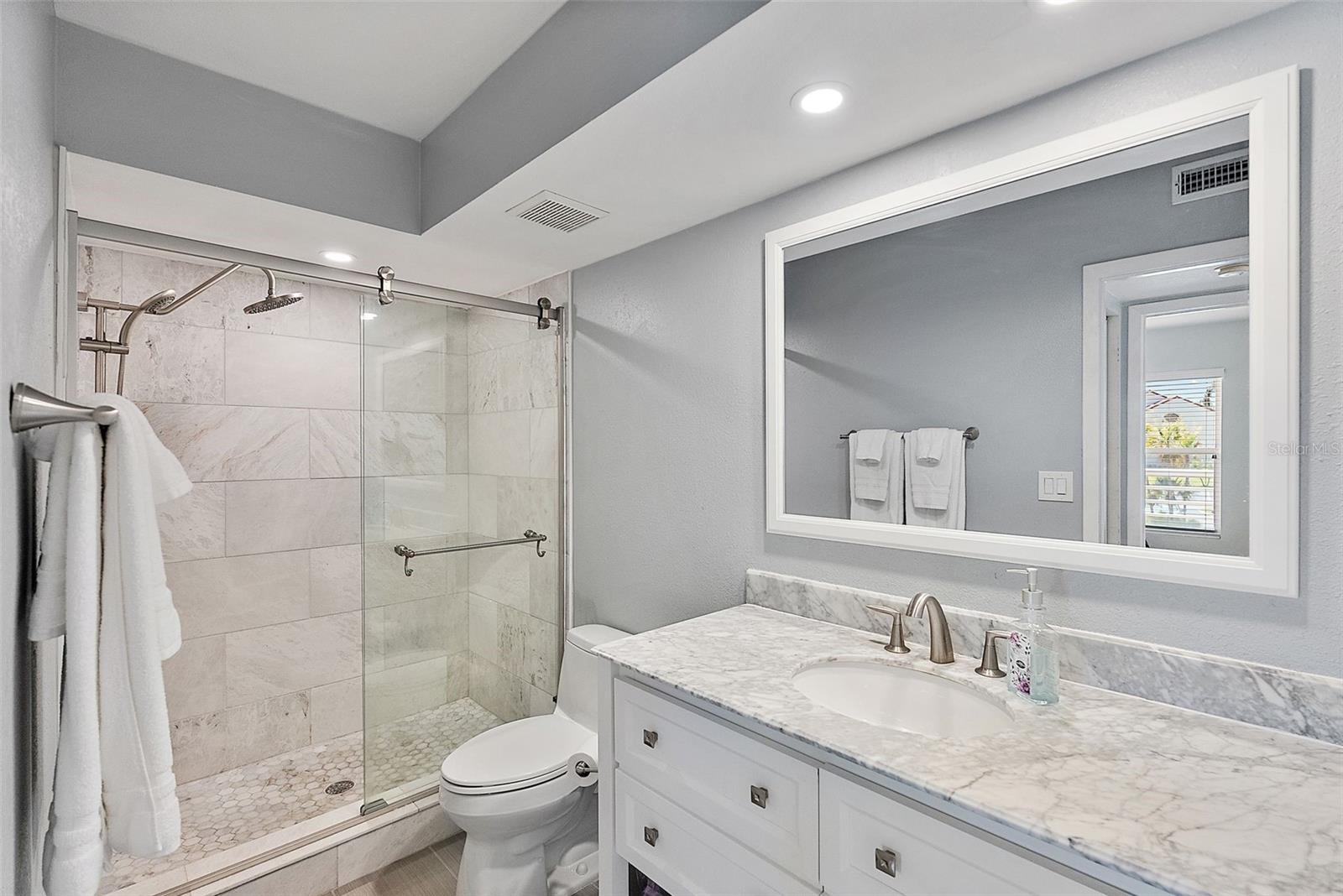 Listing photo id 19 for 6021 Bahia Del Mar Circle 239