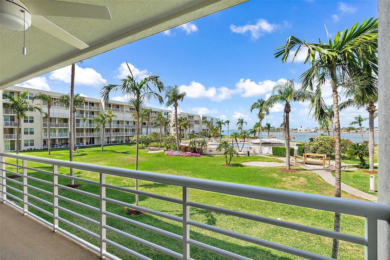 Listing photo id 22 for 6021 Bahia Del Mar Circle 239