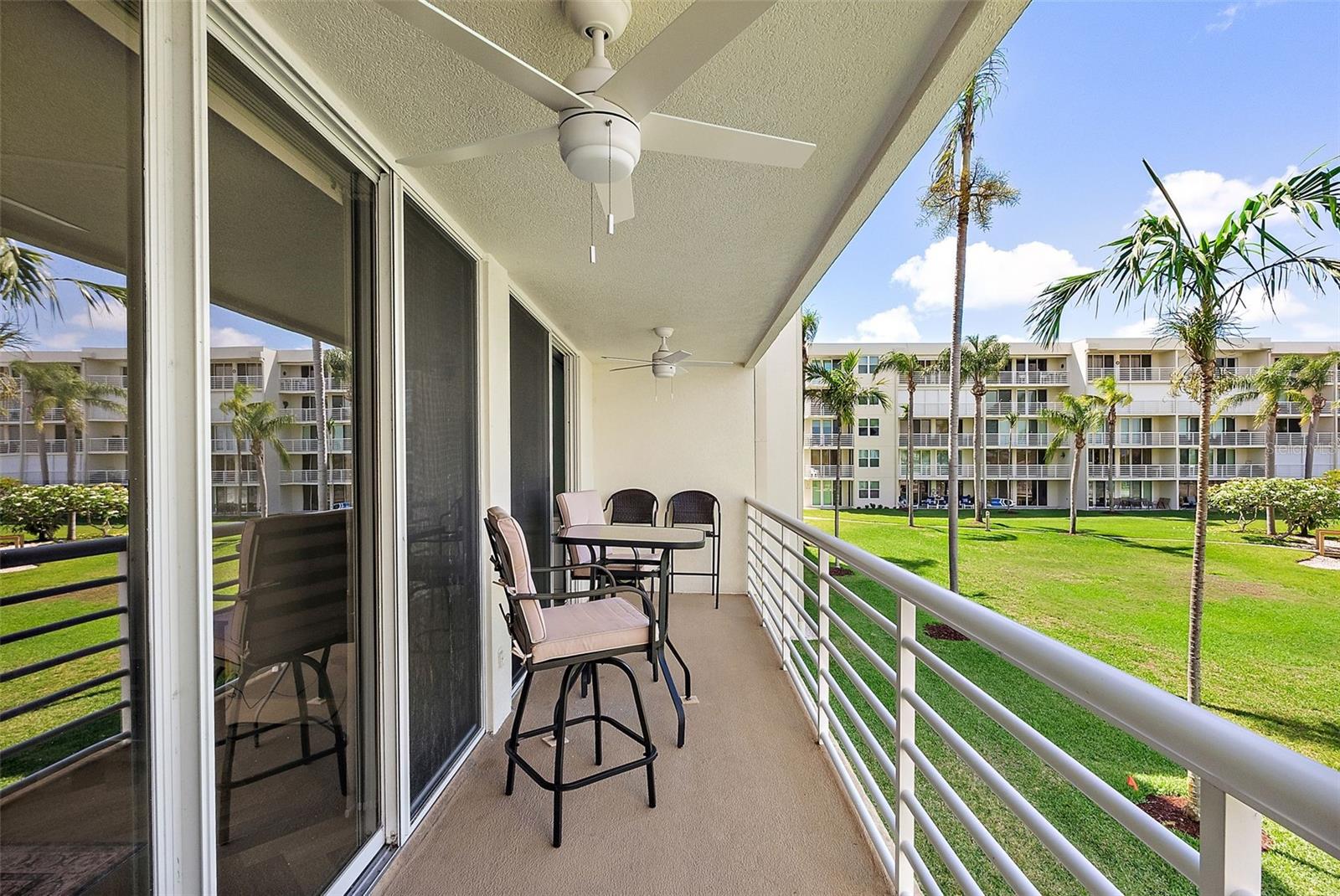 Listing photo id 23 for 6021 Bahia Del Mar Circle 239