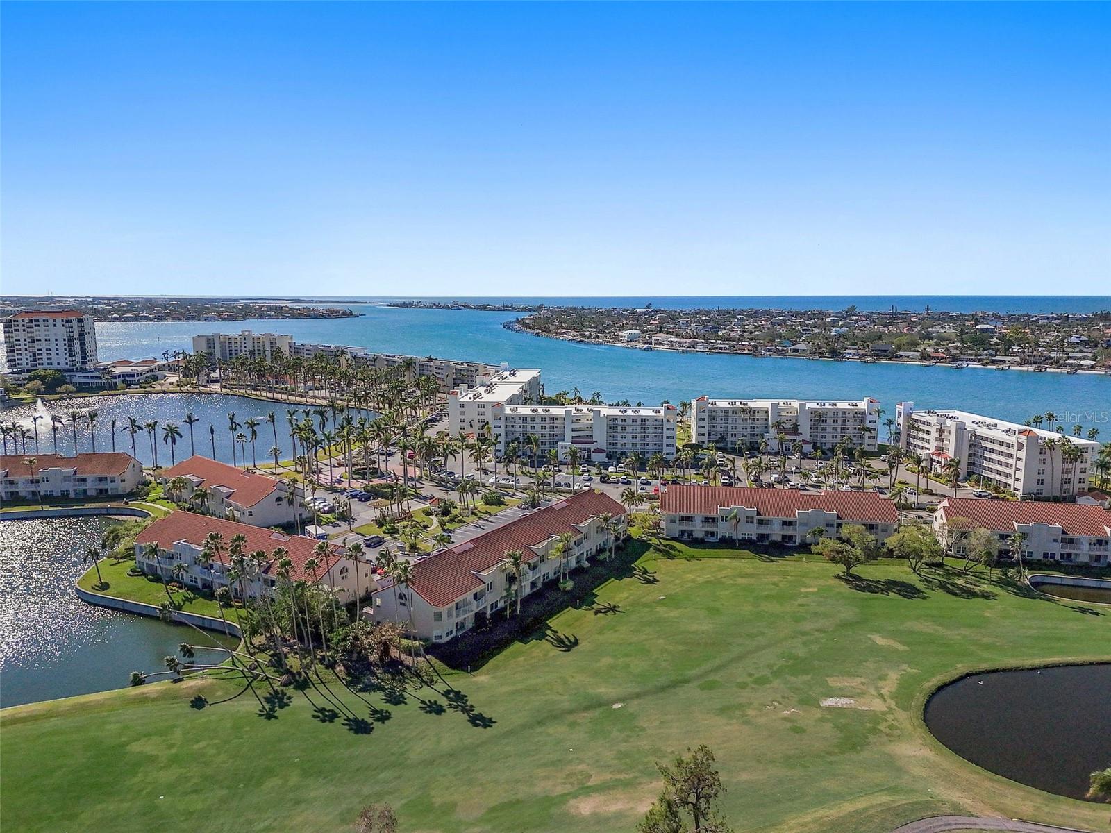 Listing photo id 26 for 6021 Bahia Del Mar Circle 239