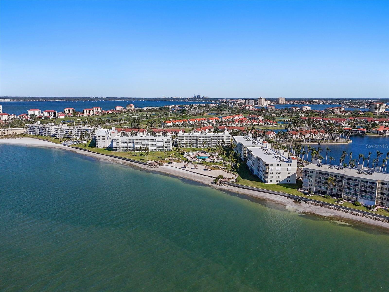 Listing photo id 29 for 6021 Bahia Del Mar Circle 239
