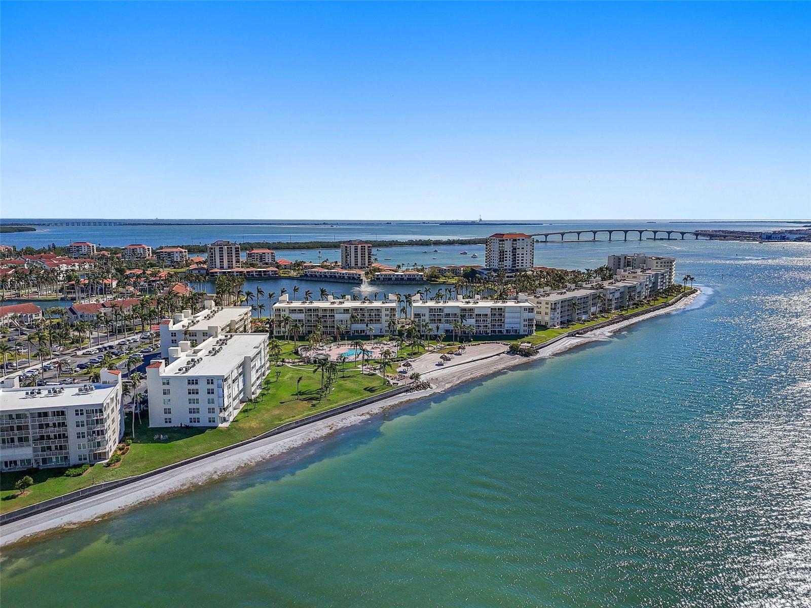 Listing photo id 31 for 6021 Bahia Del Mar Circle 239
