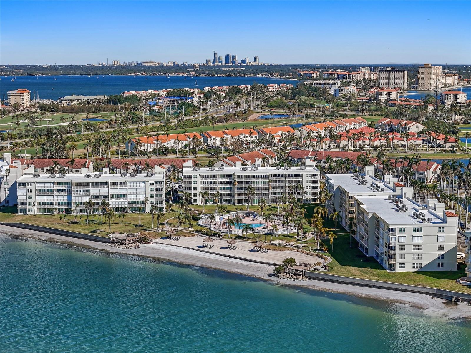 Listing photo id 32 for 6021 Bahia Del Mar Circle 239