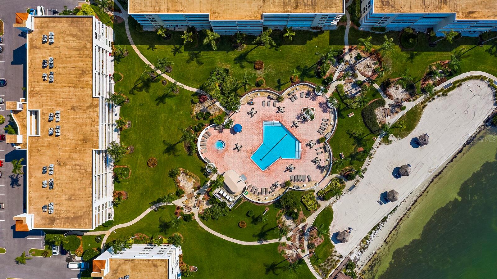 Listing photo id 33 for 6021 Bahia Del Mar Circle 239