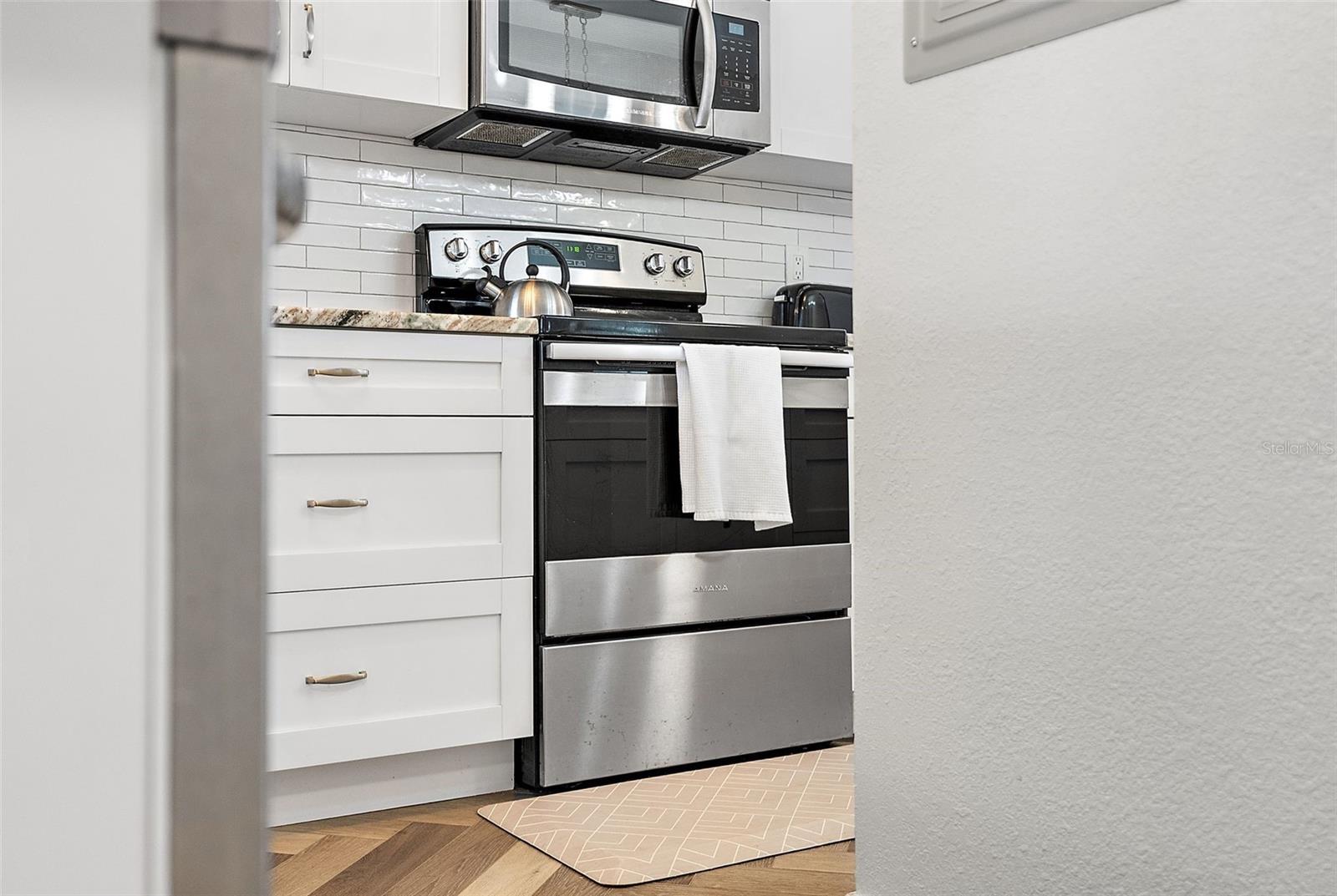 Listing photo id 5 for 6021 Bahia Del Mar Circle 239
