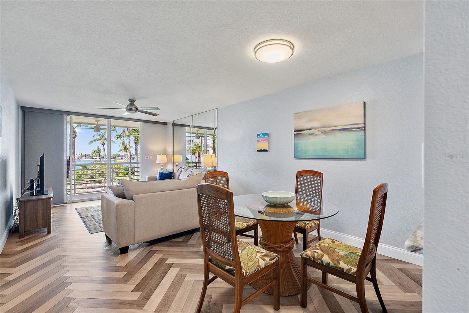 Listing photo id 7 for 6021 Bahia Del Mar Circle 239