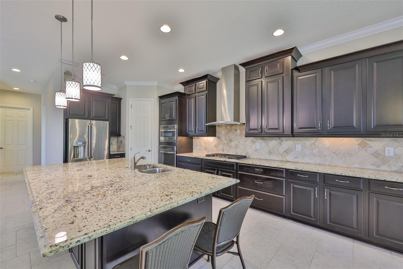 Listing photo id 15 for 6913 Park Strand Drive