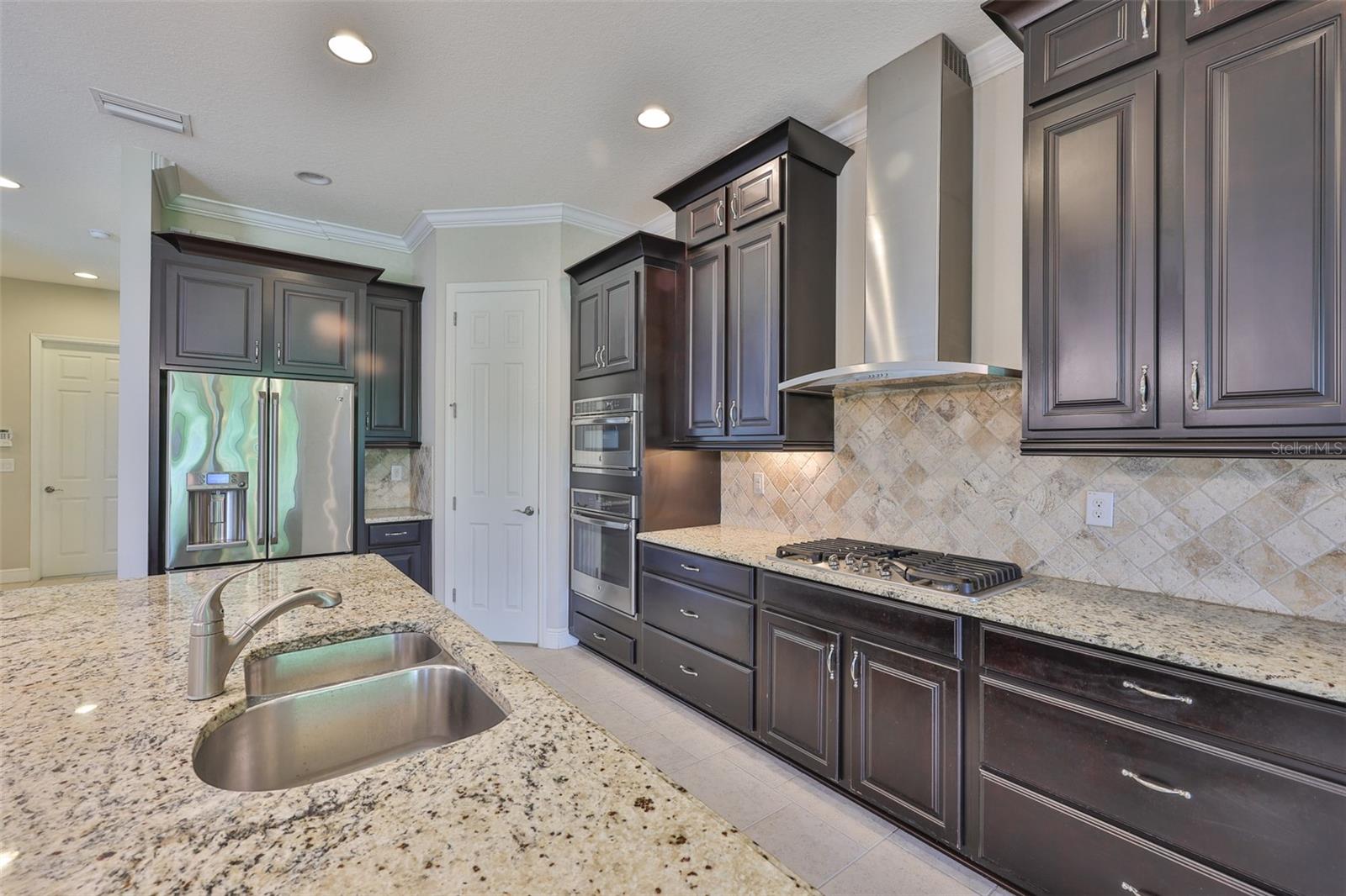 Listing photo id 16 for 6913 Park Strand Drive
