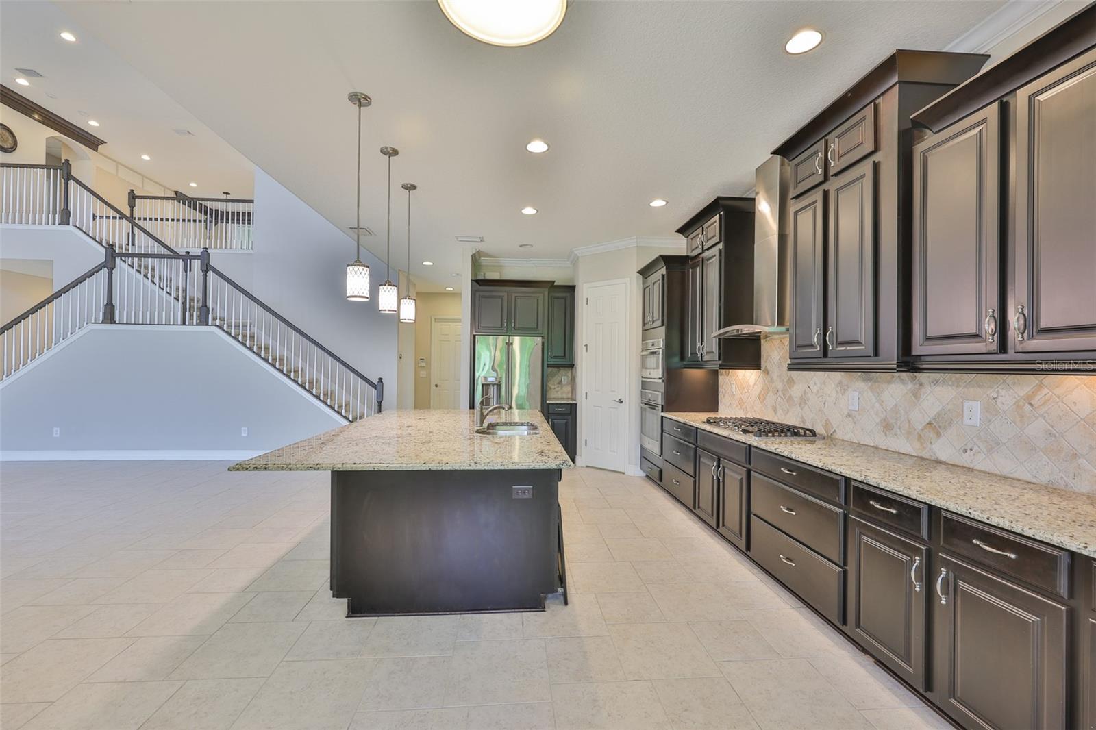 Listing photo id 17 for 6913 Park Strand Drive