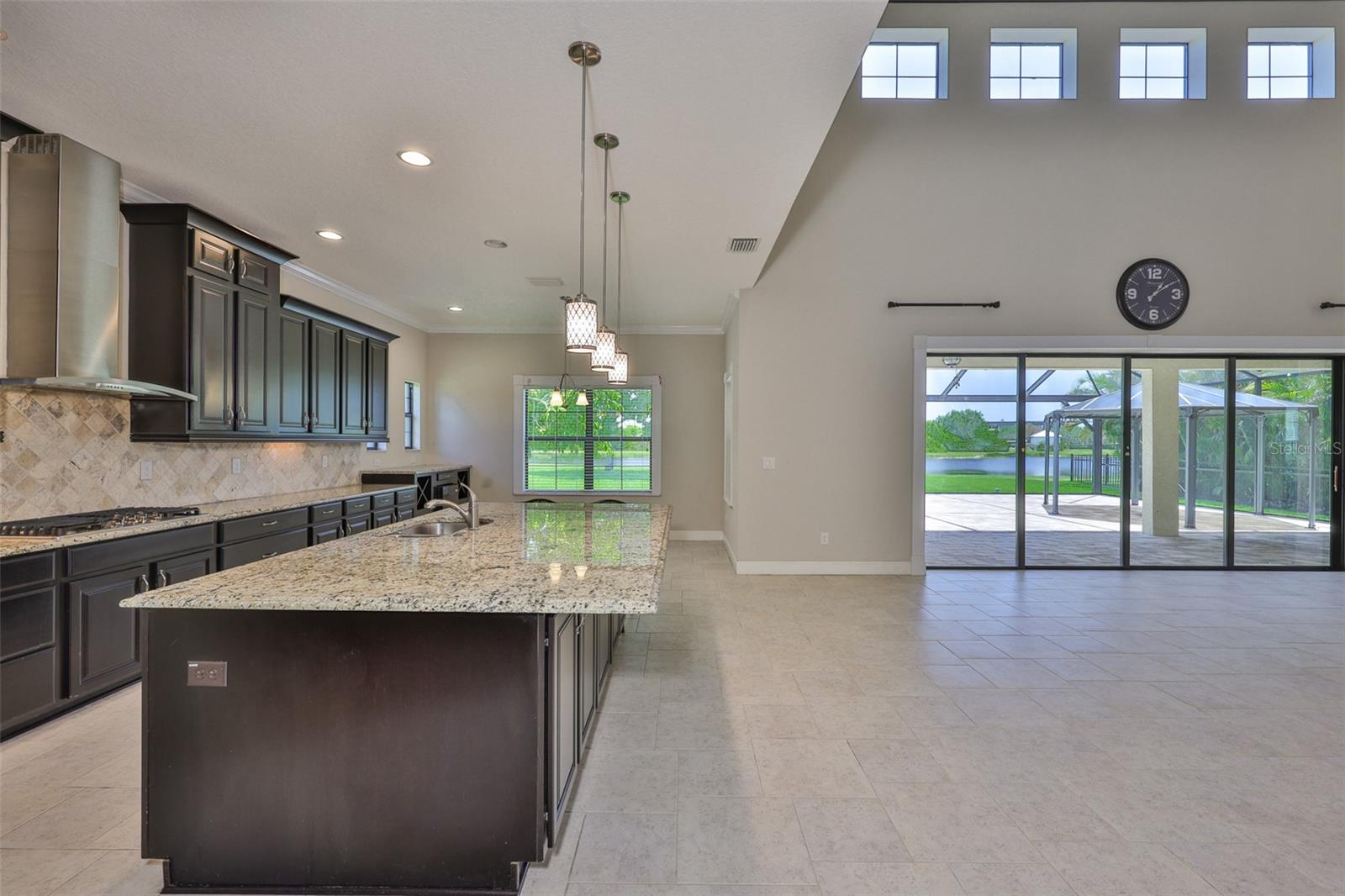 Listing photo id 19 for 6913 Park Strand Drive