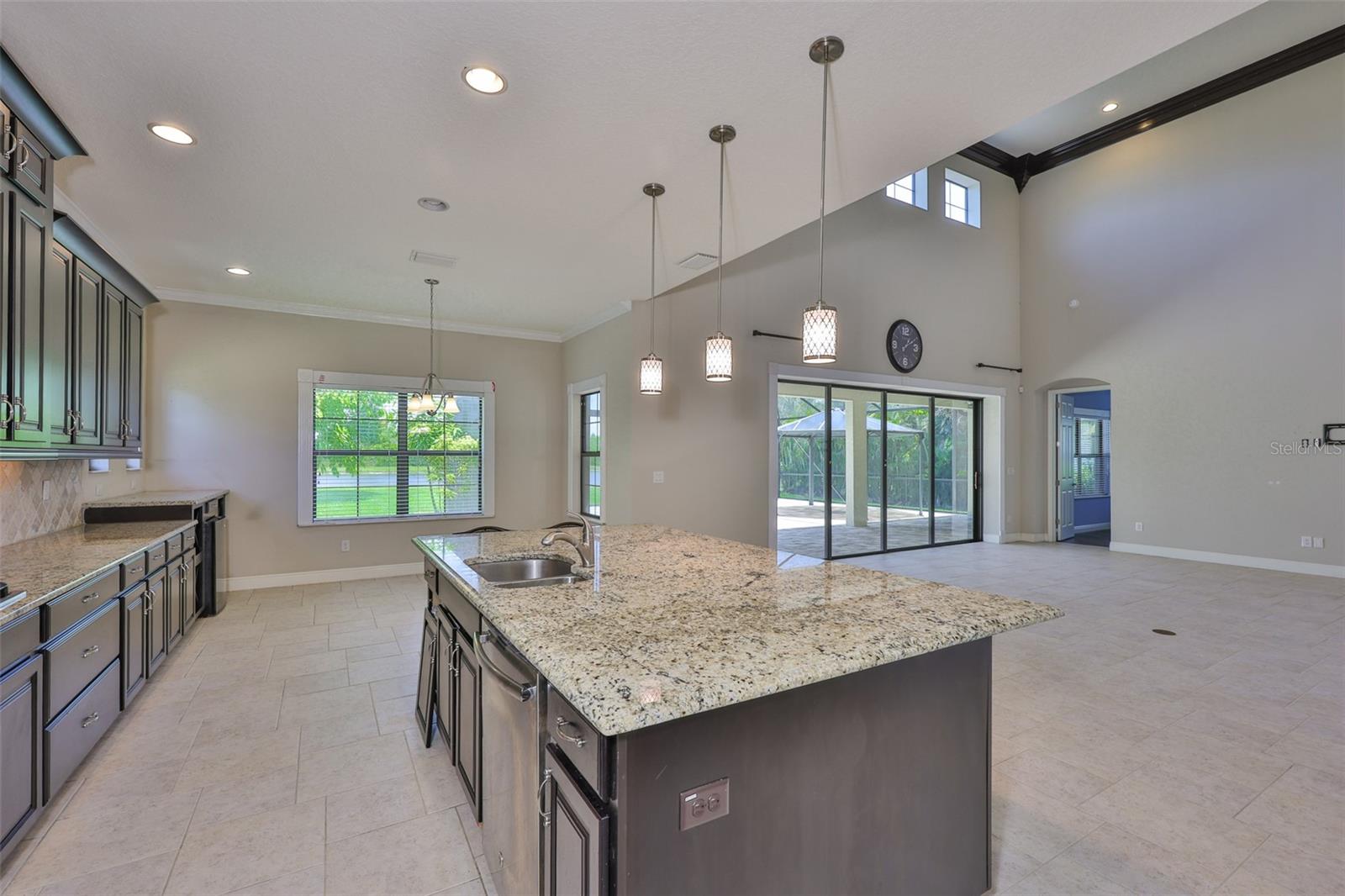 Listing photo id 20 for 6913 Park Strand Drive