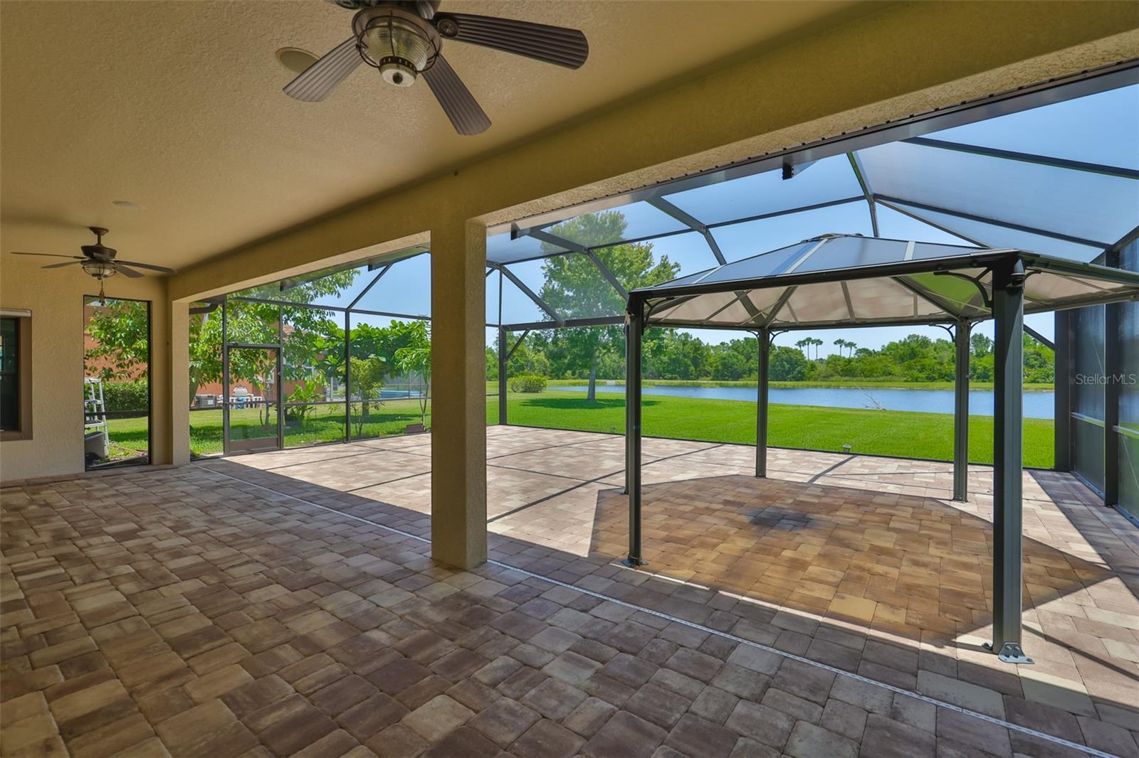 Listing photo id 27 for 6913 Park Strand Drive