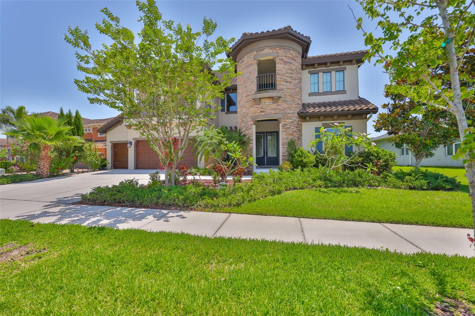Listing photo id 1 for 6913 Park Strand Drive