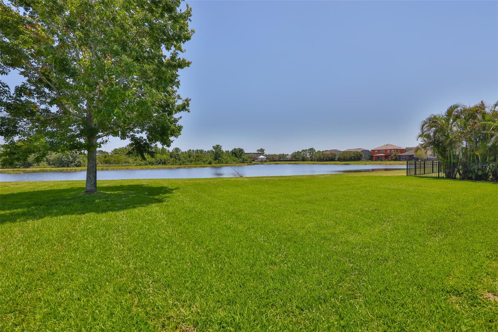 Listing photo id 30 for 6913 Park Strand Drive