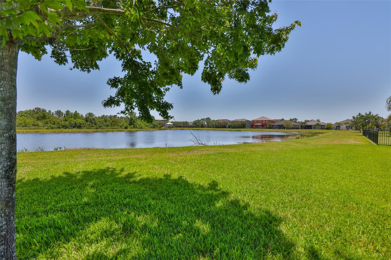 Listing photo id 32 for 6913 Park Strand Drive