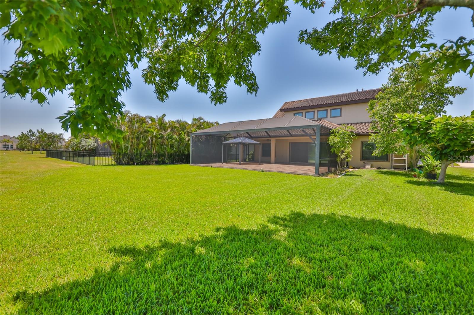 Listing photo id 33 for 6913 Park Strand Drive