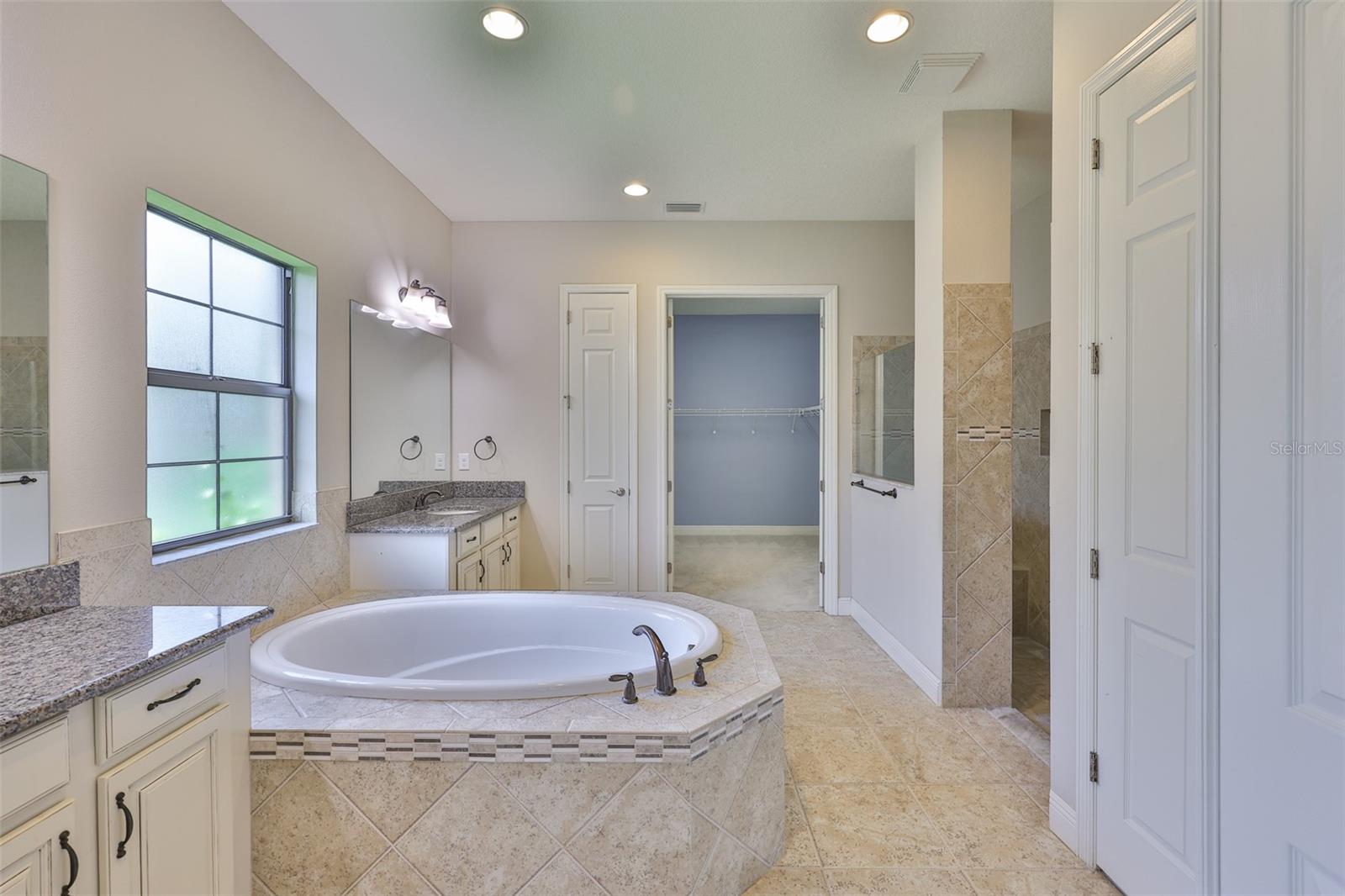 Listing photo id 44 for 6913 Park Strand Drive