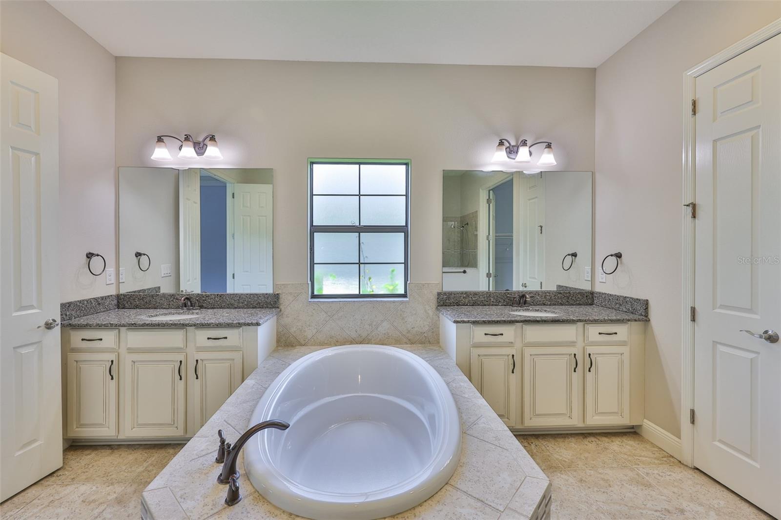 Listing photo id 45 for 6913 Park Strand Drive