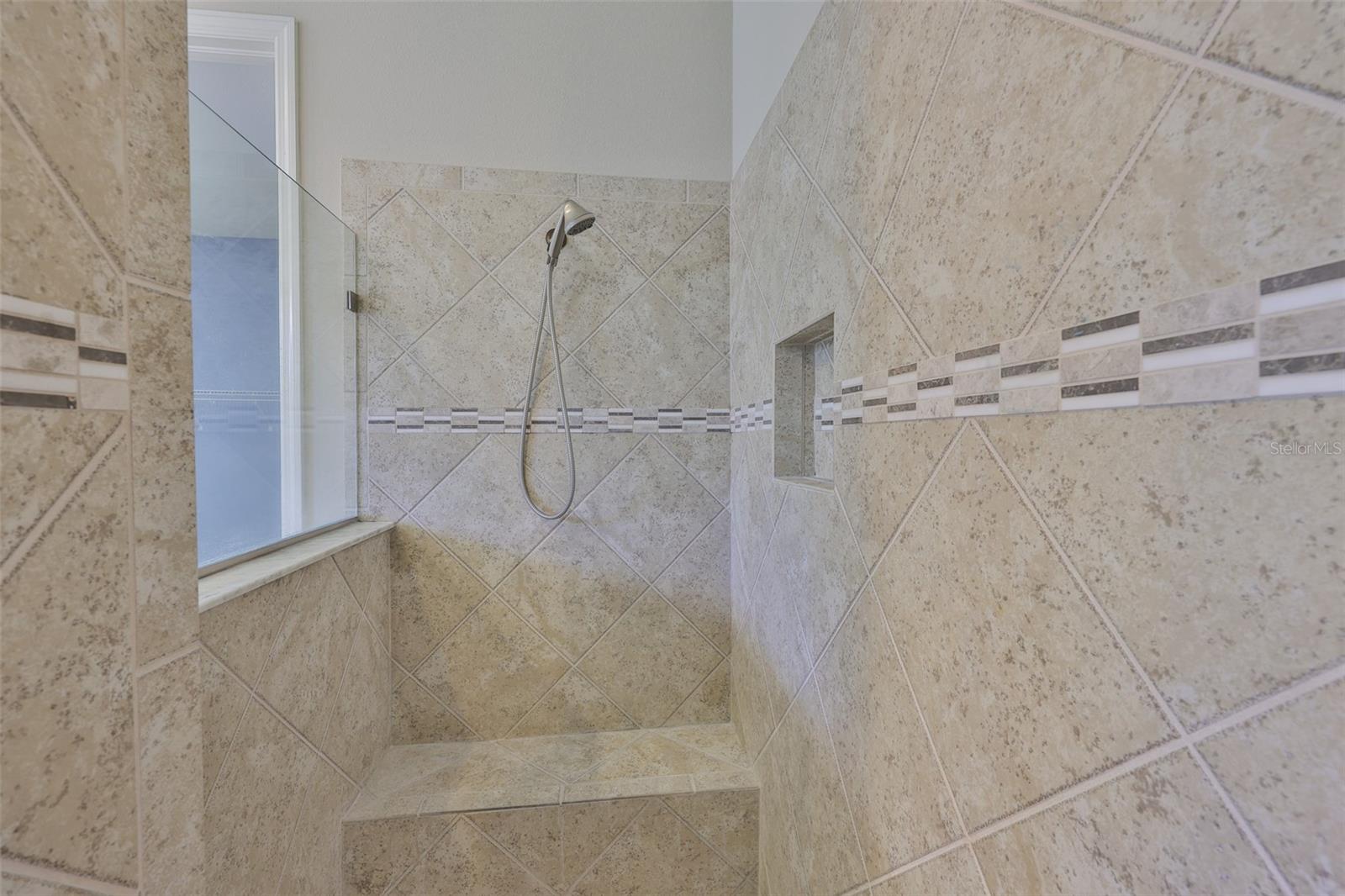 Listing photo id 46 for 6913 Park Strand Drive