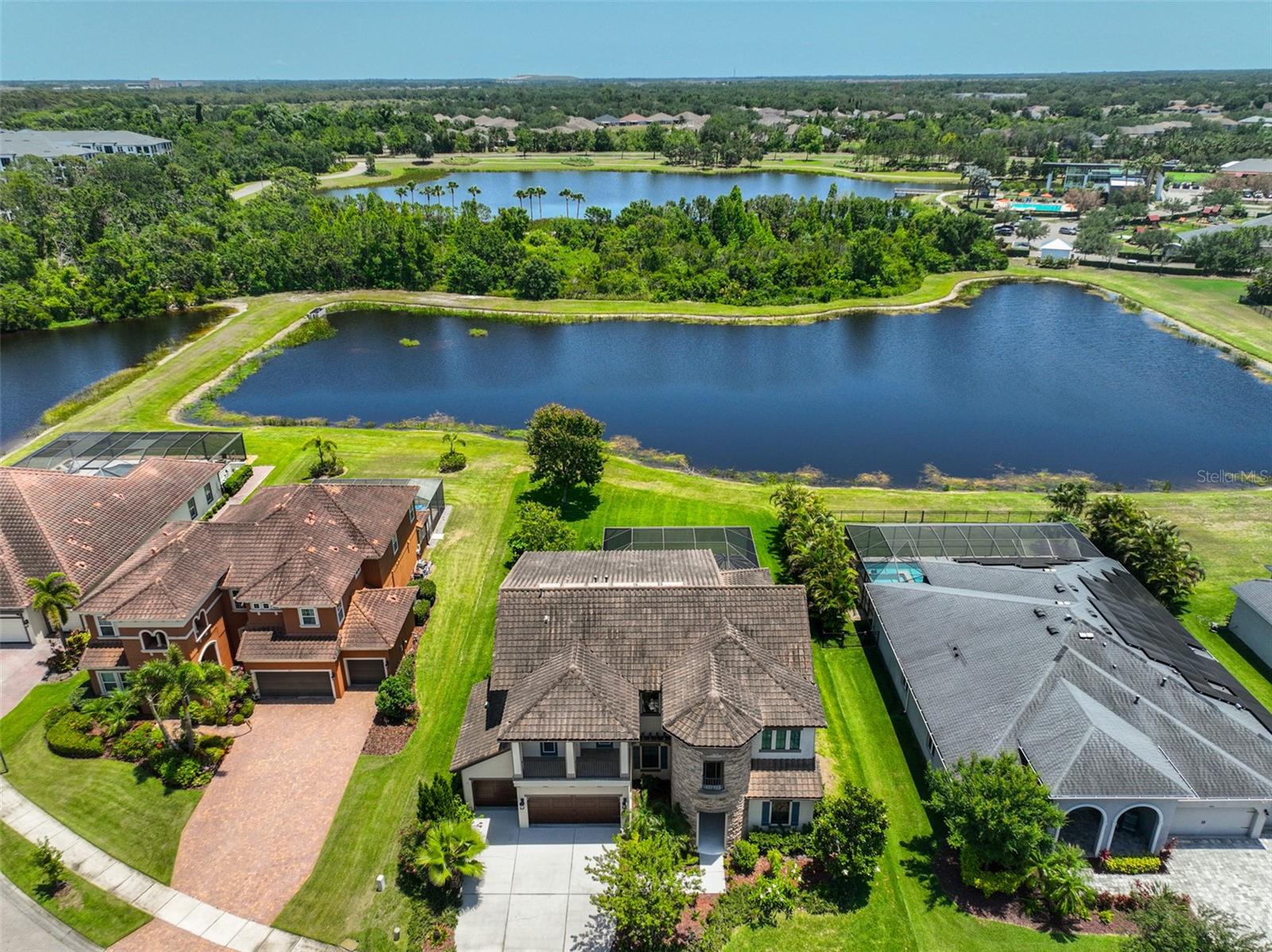 Listing photo id 3 for 6913 Park Strand Drive