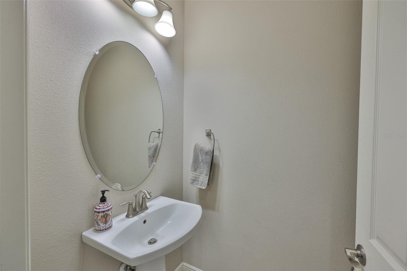 Listing photo id 48 for 6913 Park Strand Drive