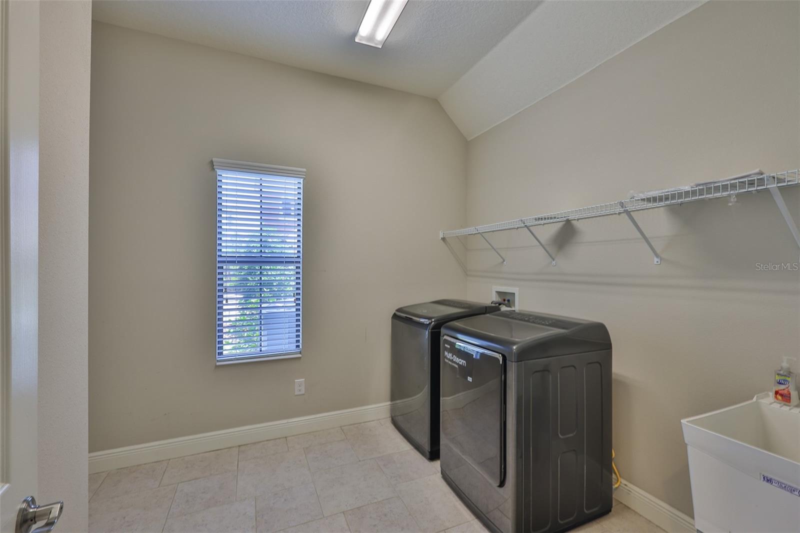 Listing photo id 49 for 6913 Park Strand Drive