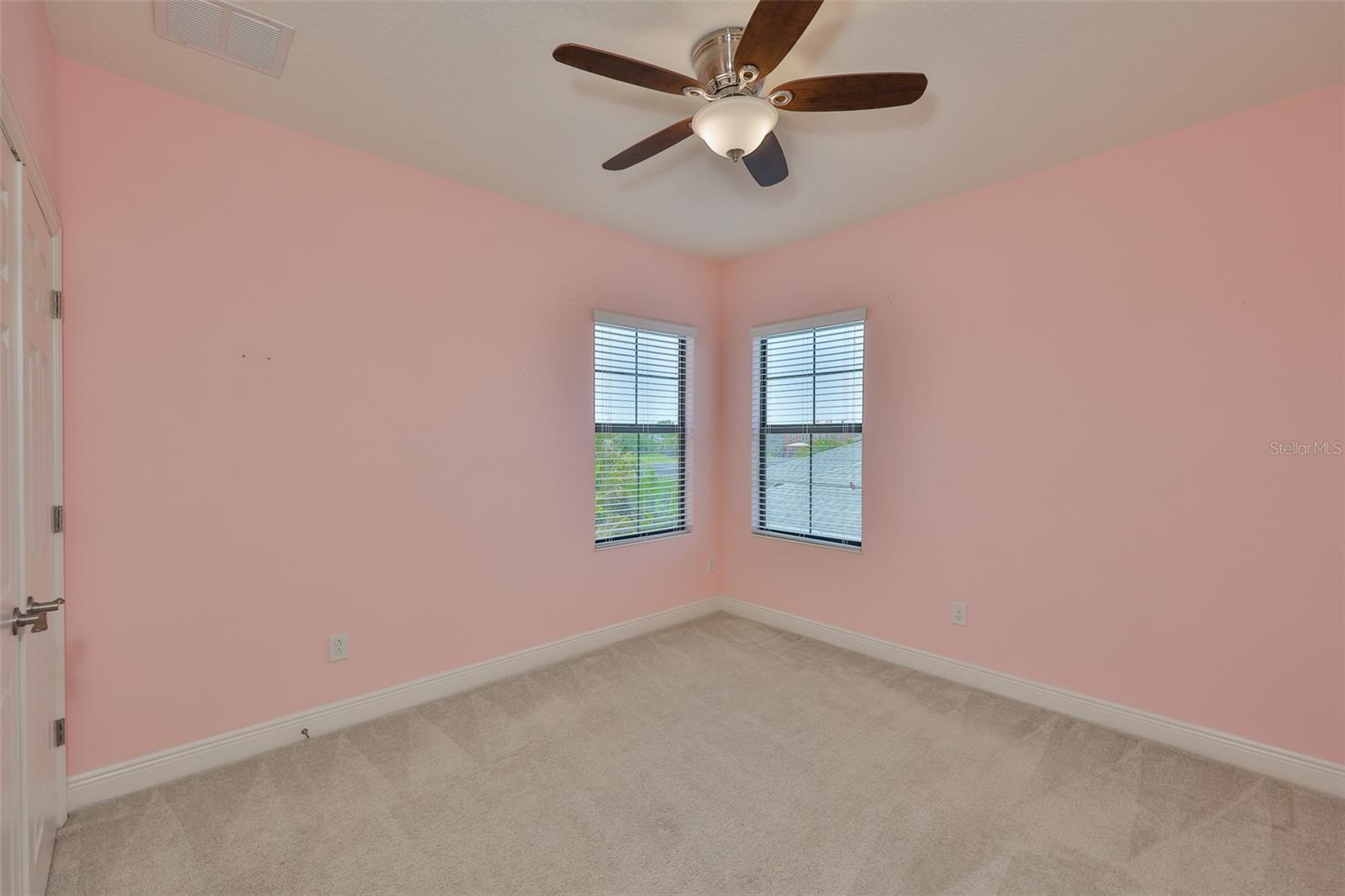Listing photo id 52 for 6913 Park Strand Drive