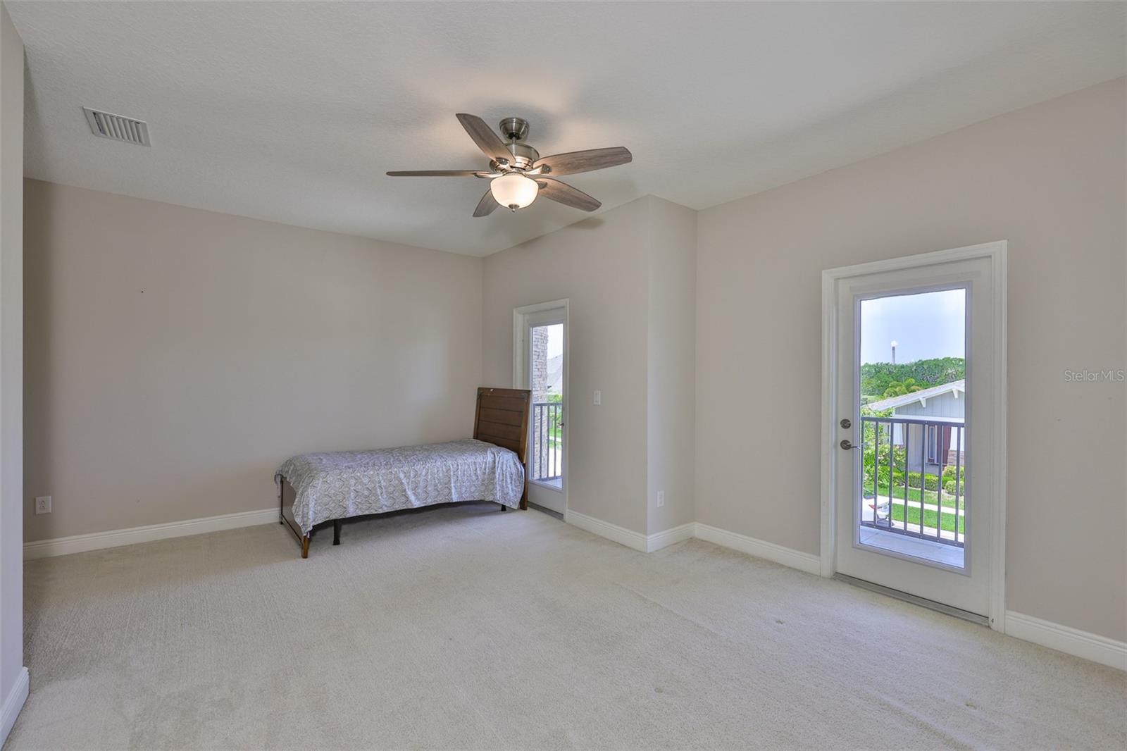 Listing photo id 60 for 6913 Park Strand Drive