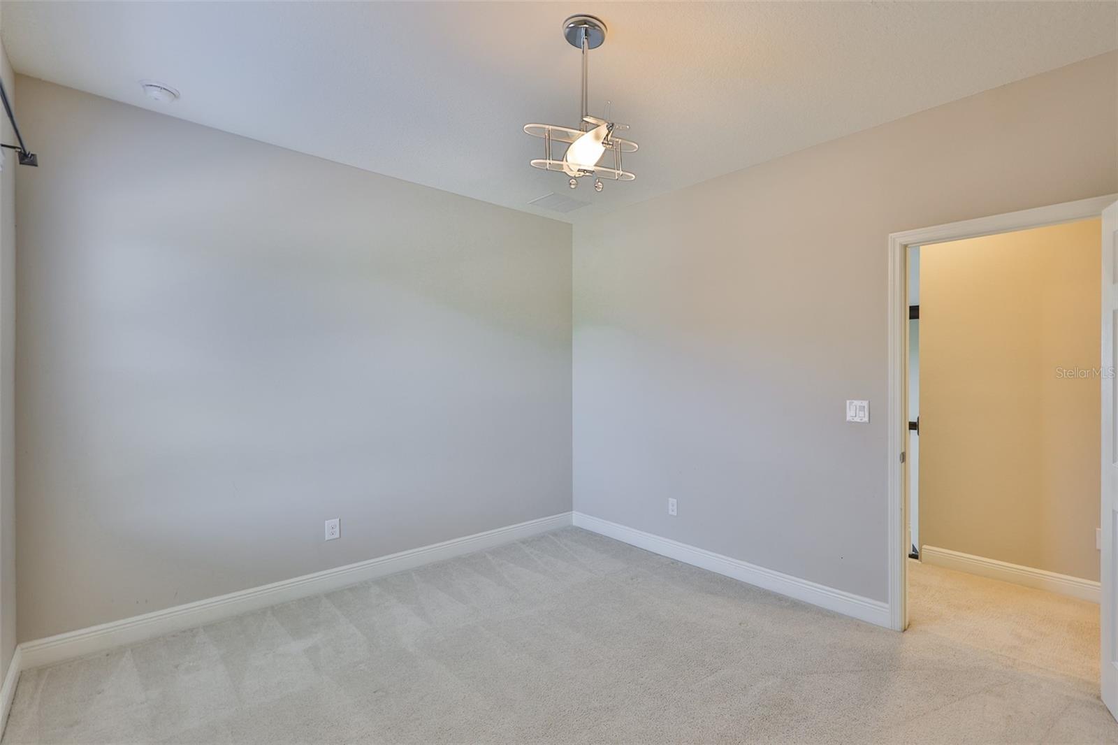 Listing photo id 65 for 6913 Park Strand Drive