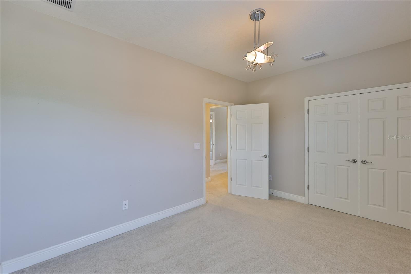 Listing photo id 66 for 6913 Park Strand Drive