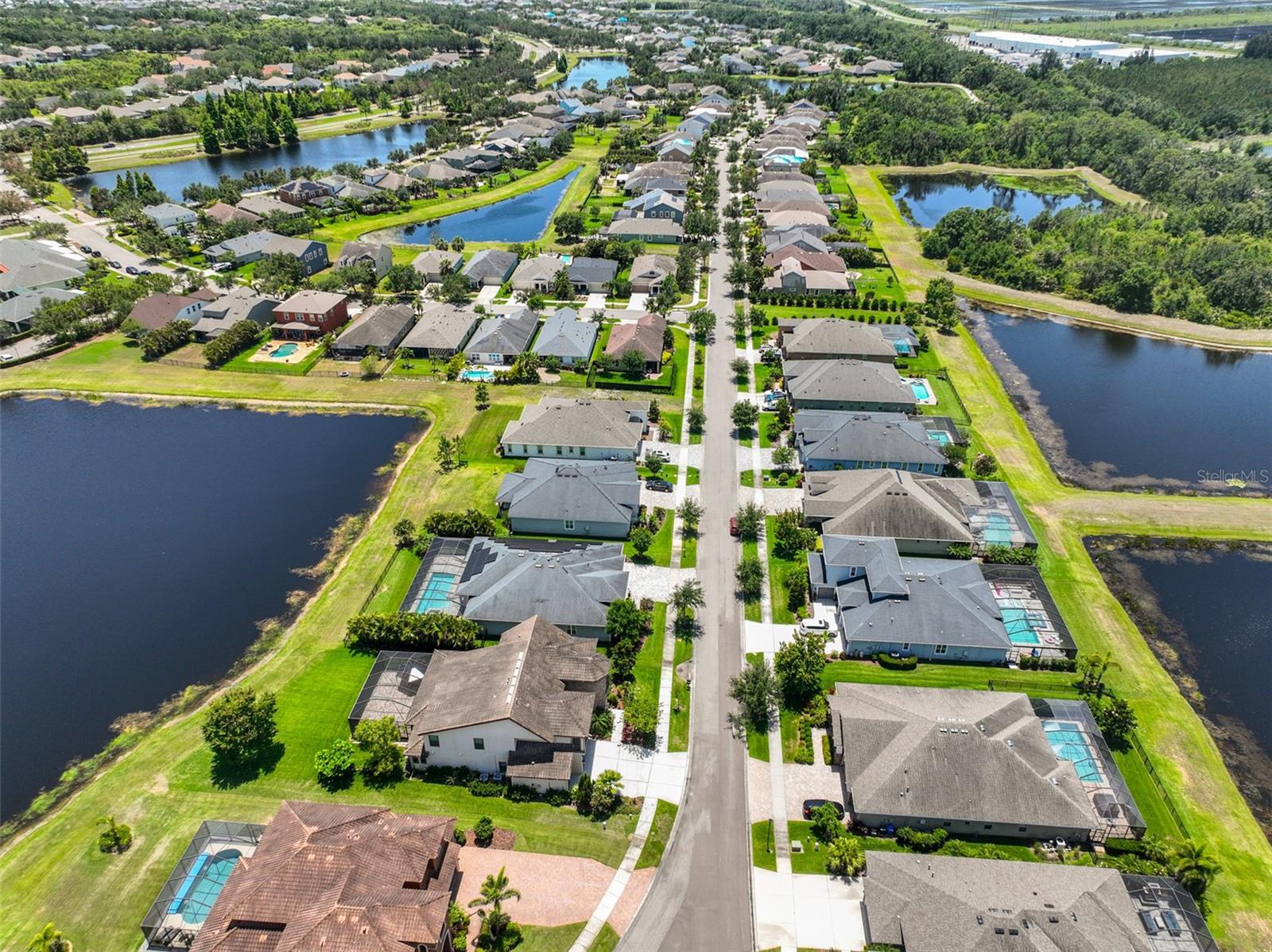 Listing photo id 72 for 6913 Park Strand Drive