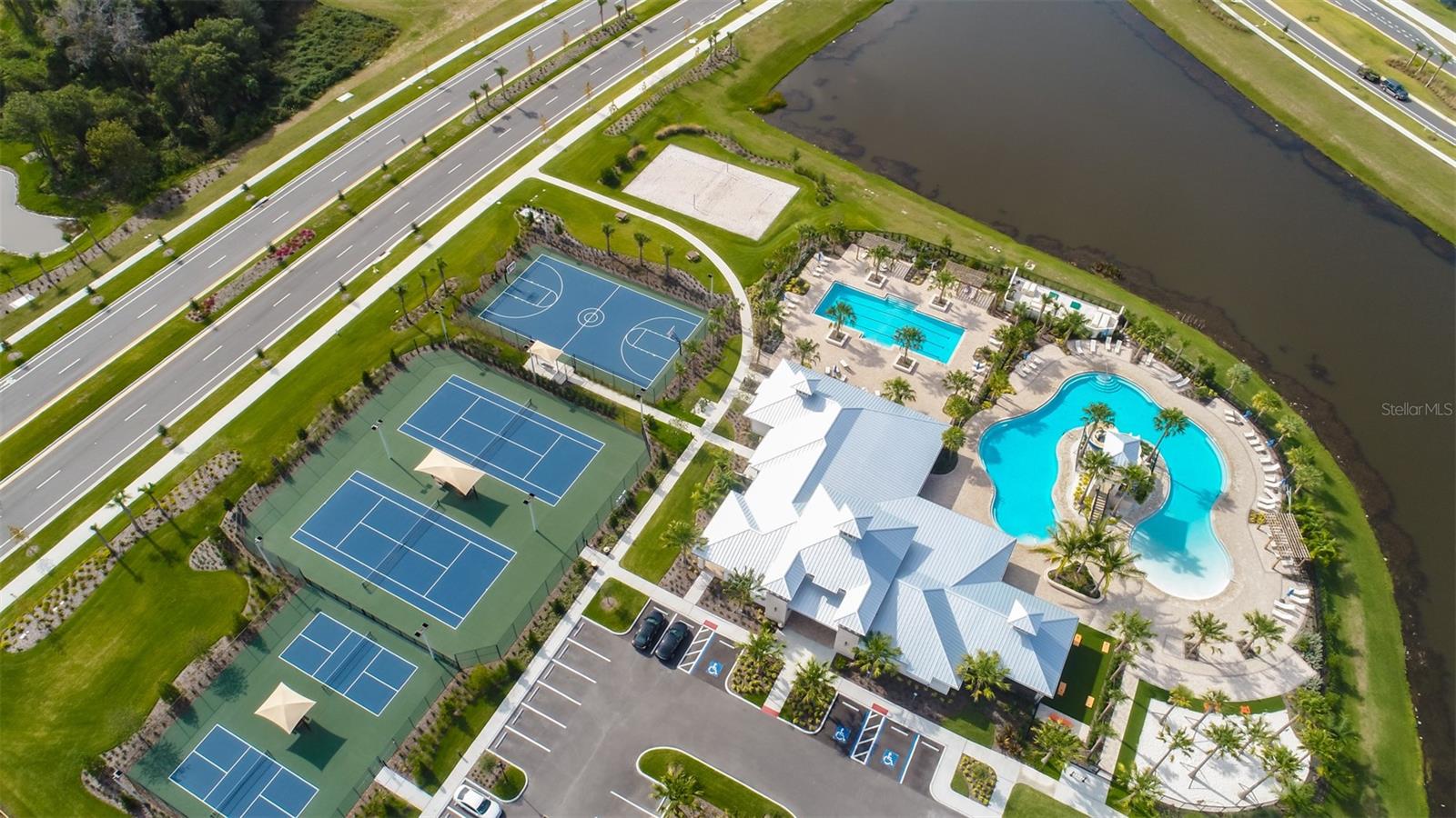 Listing photo id 78 for 6913 Park Strand Drive