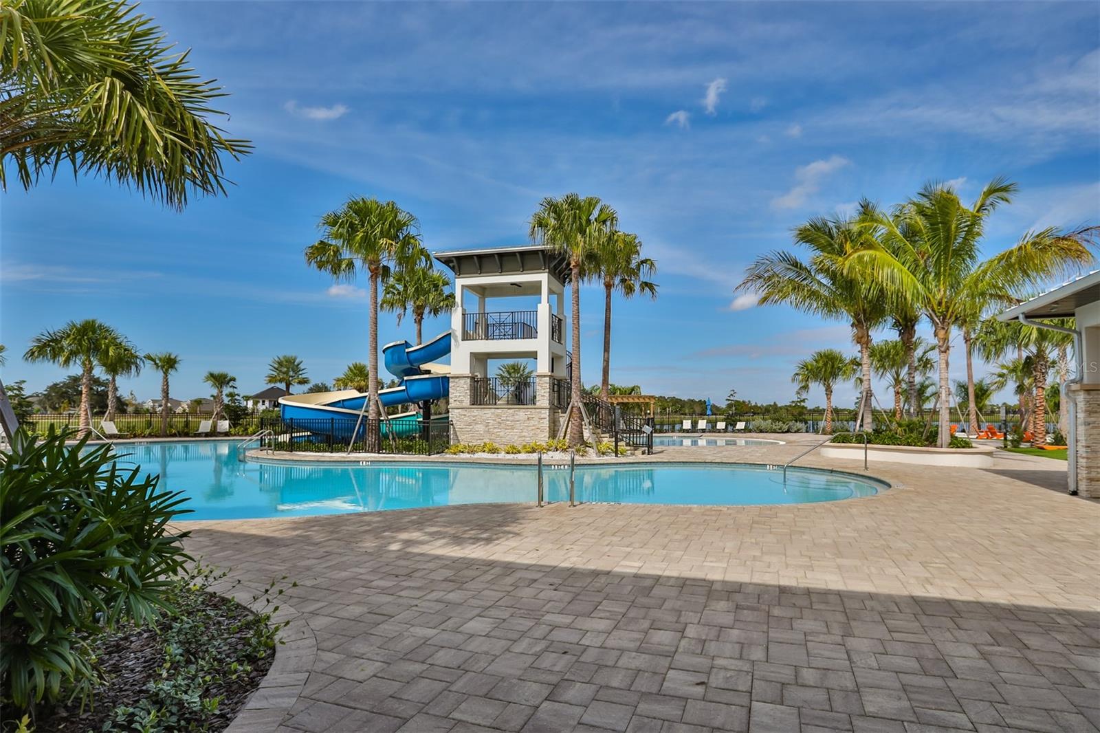 Listing photo id 83 for 6913 Park Strand Drive