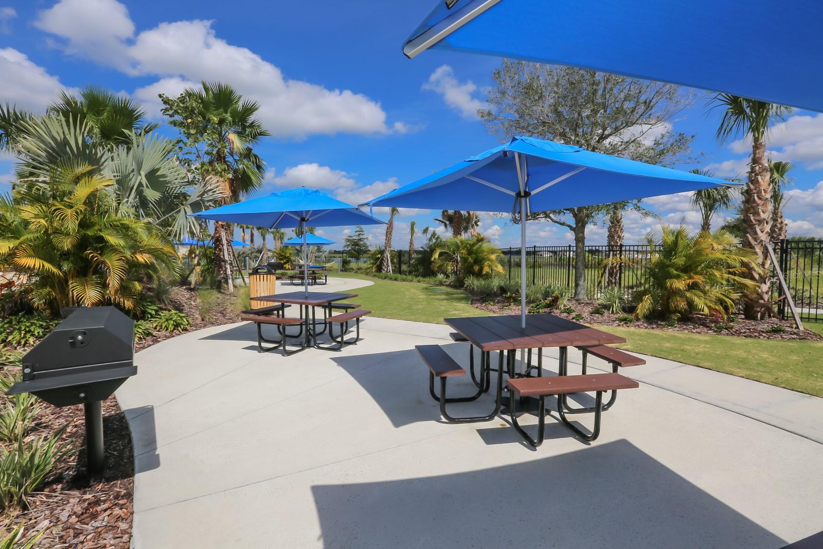 Listing photo id 85 for 6913 Park Strand Drive