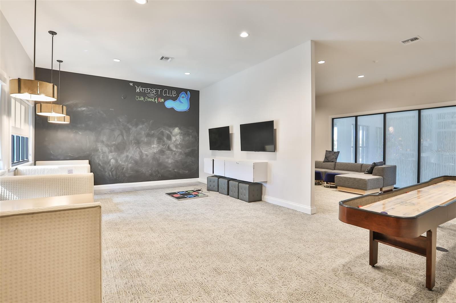 Listing photo id 90 for 6913 Park Strand Drive