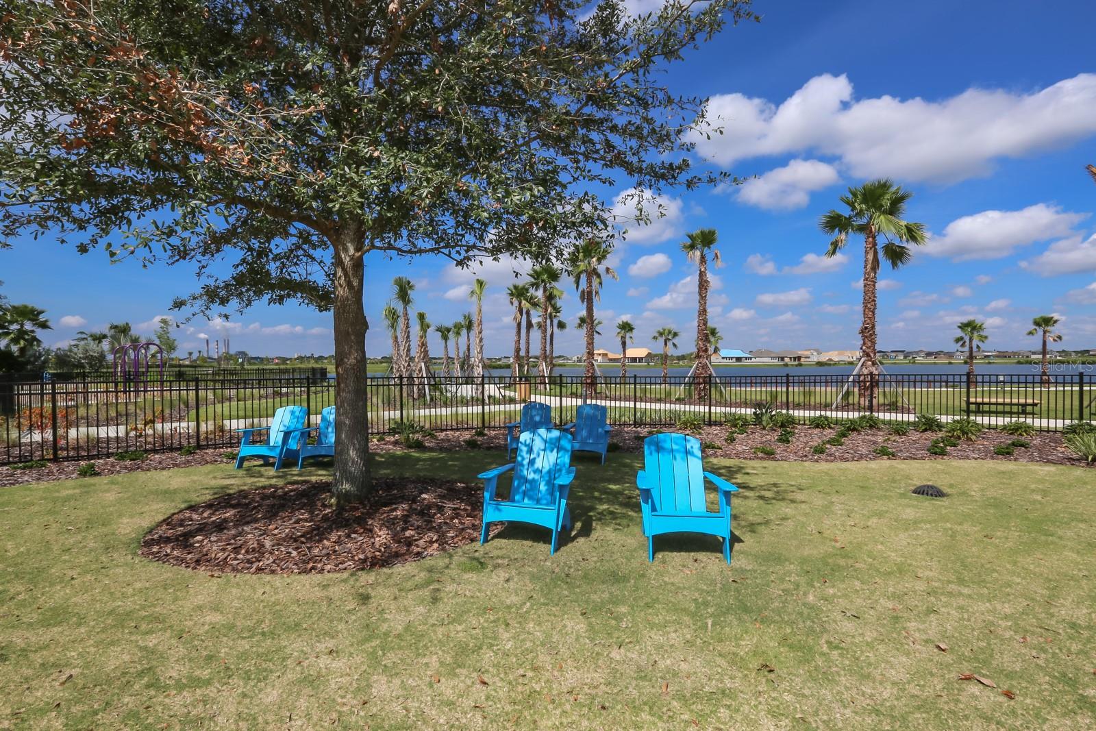 Listing photo id 91 for 6913 Park Strand Drive