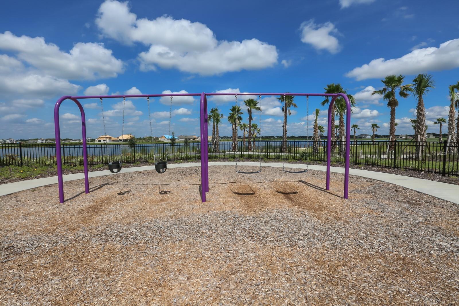 Listing photo id 94 for 6913 Park Strand Drive